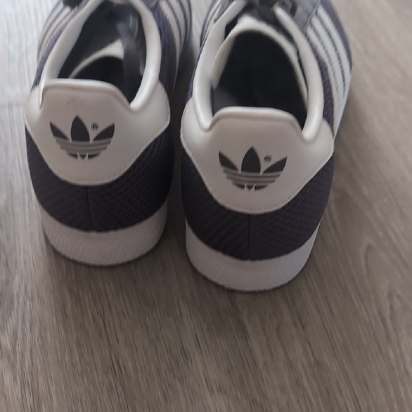 Adidas Men's Gray Gazelle  Shoes - Picture 8 of 14